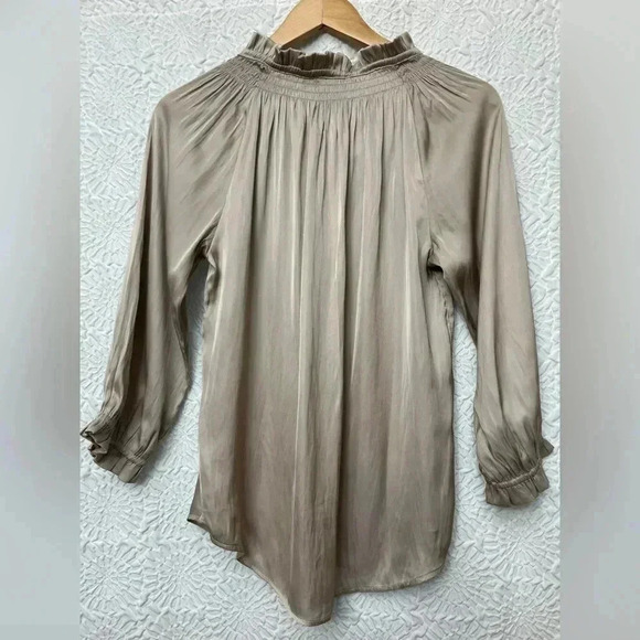 Carmen Marc Valvo Blouse Size XS Color Milky Malt Smocked Neck Tie Front NWT - Picture 2 of 11